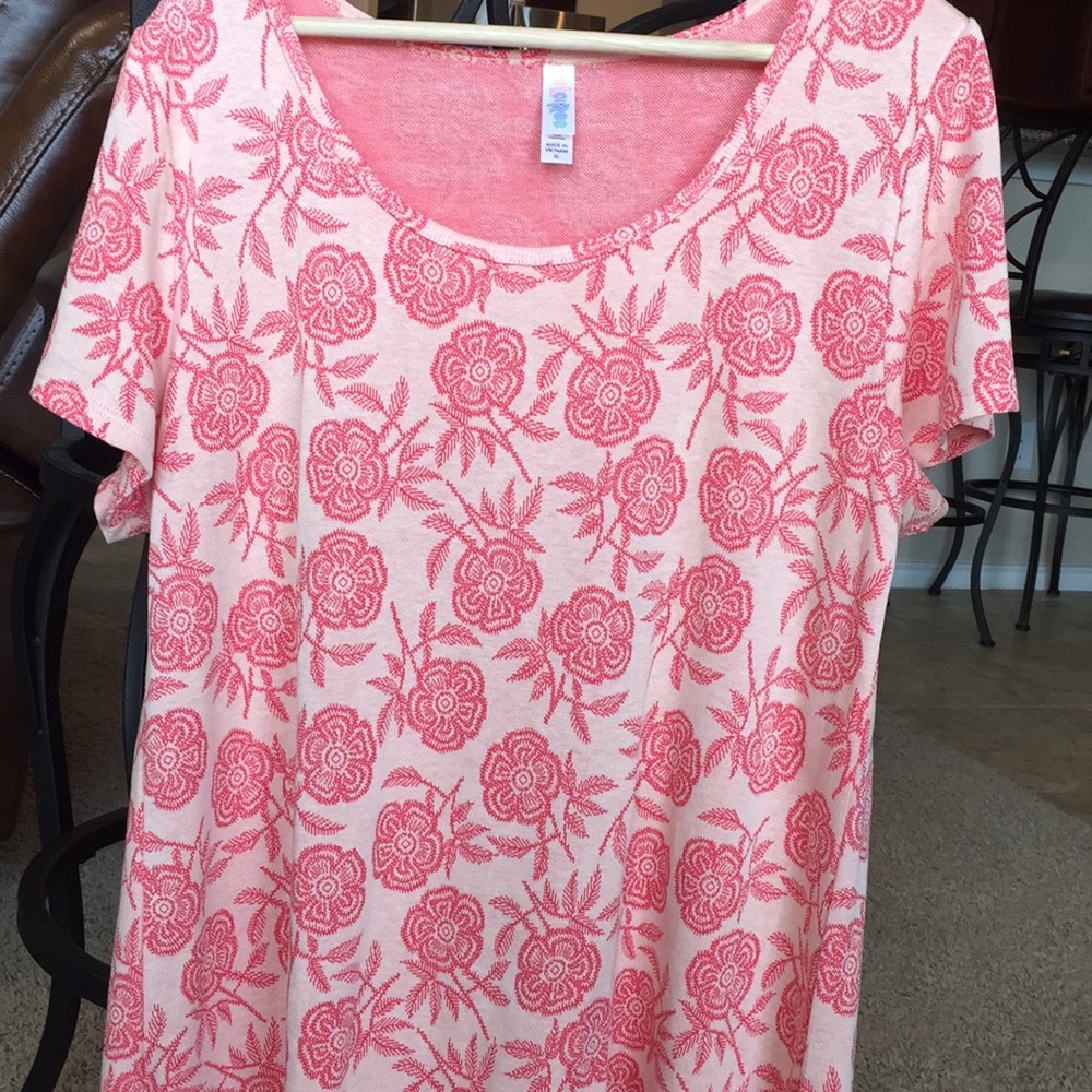 XL Lularoe Classic Tee